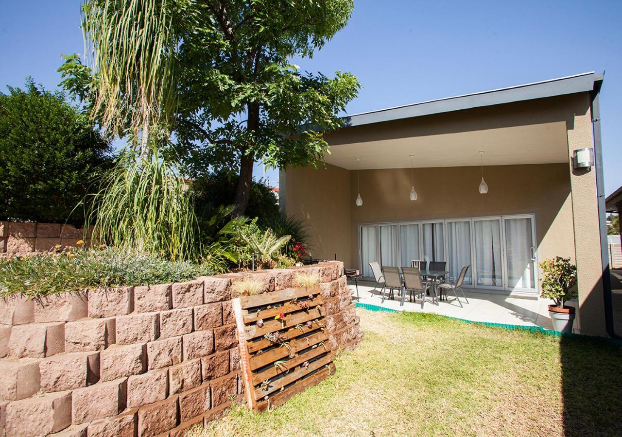 Rnb'S Studio Apartment Windhoek Extérieur photo