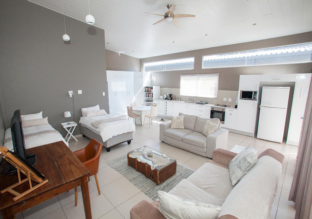 Rnb'S Studio Apartment Windhoek Extérieur photo