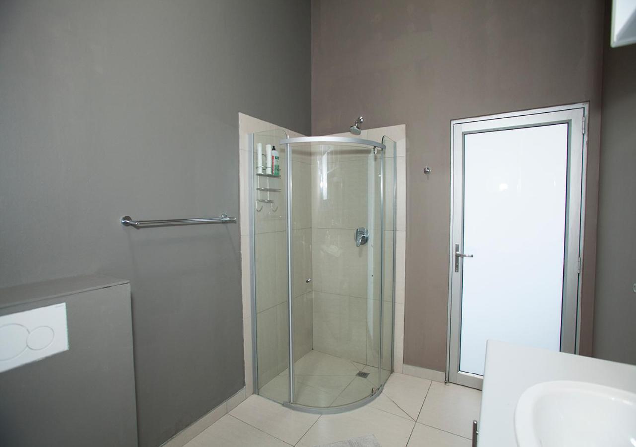 Rnb'S Studio Apartment Windhoek Extérieur photo
