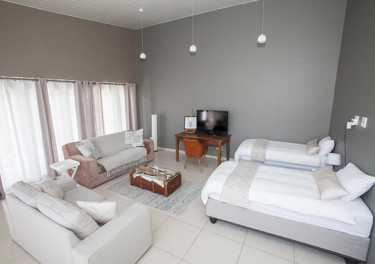 Rnb'S Studio Apartment Windhoek Extérieur photo