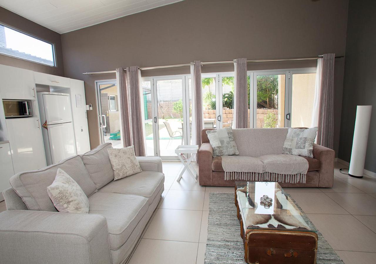 Rnb'S Studio Apartment Windhoek Extérieur photo