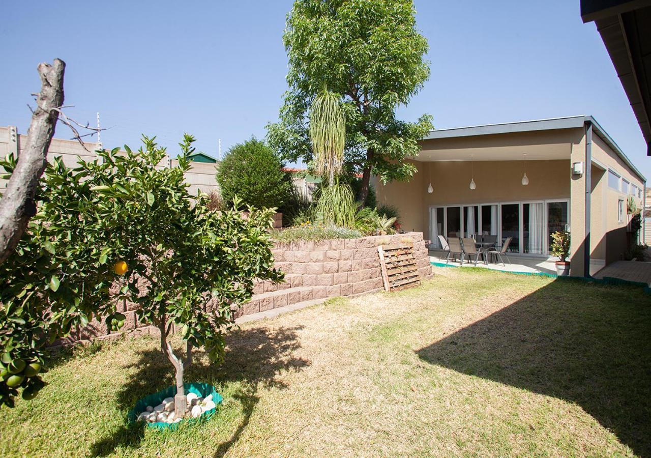 Rnb'S Studio Apartment Windhoek Extérieur photo