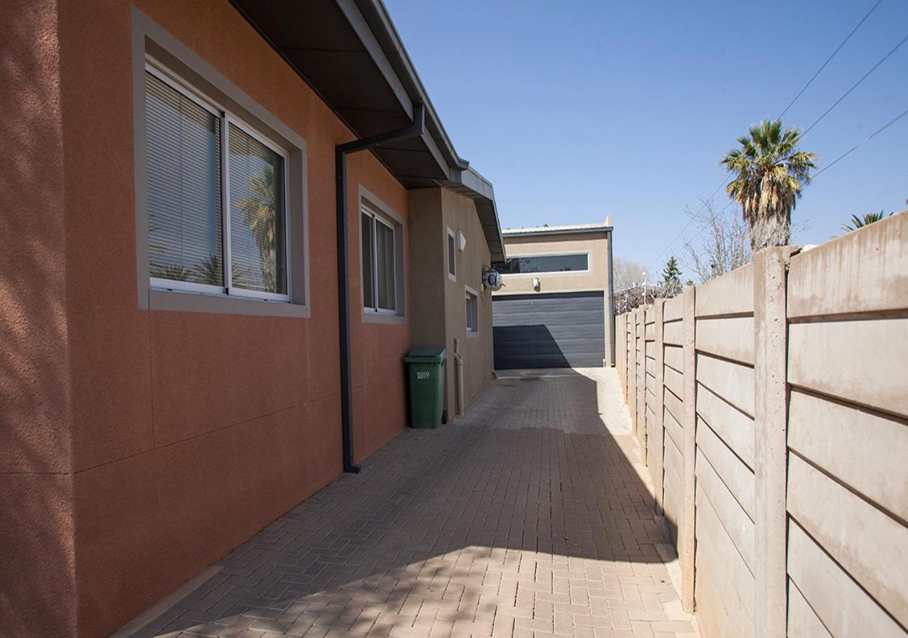 Rnb'S Studio Apartment Windhoek Extérieur photo